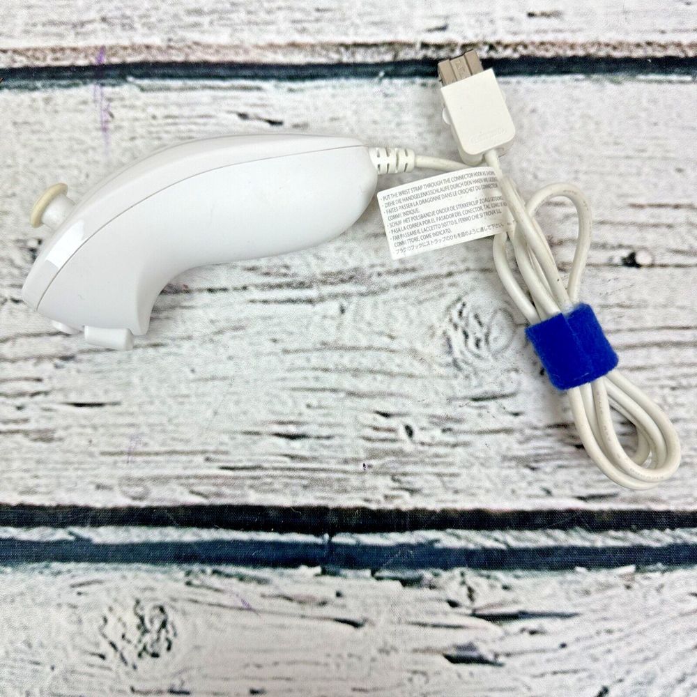 Nintendo Wii Nunchuk White Controller Authentic‎ Genuine OEM RVL-004 Tested - Picture 2 of 5